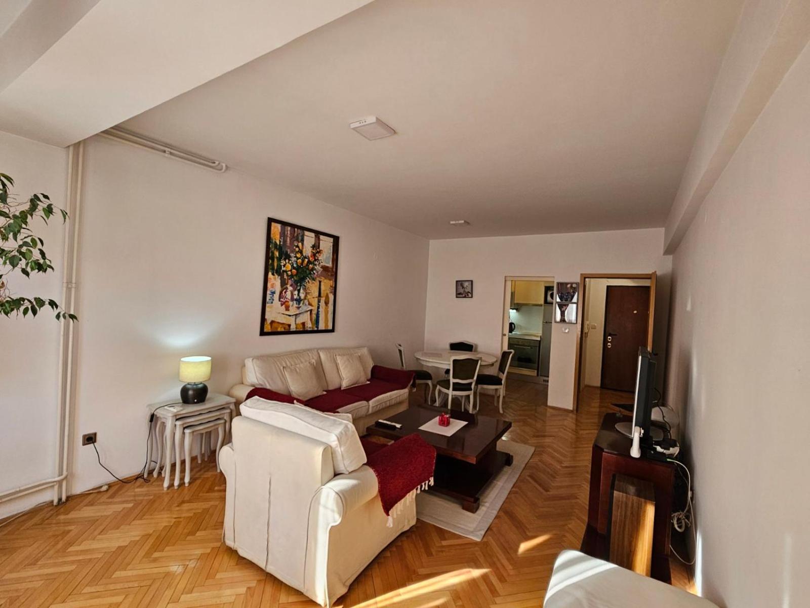 Lovely Square Apartment Purple Velvet Escópia Exterior foto